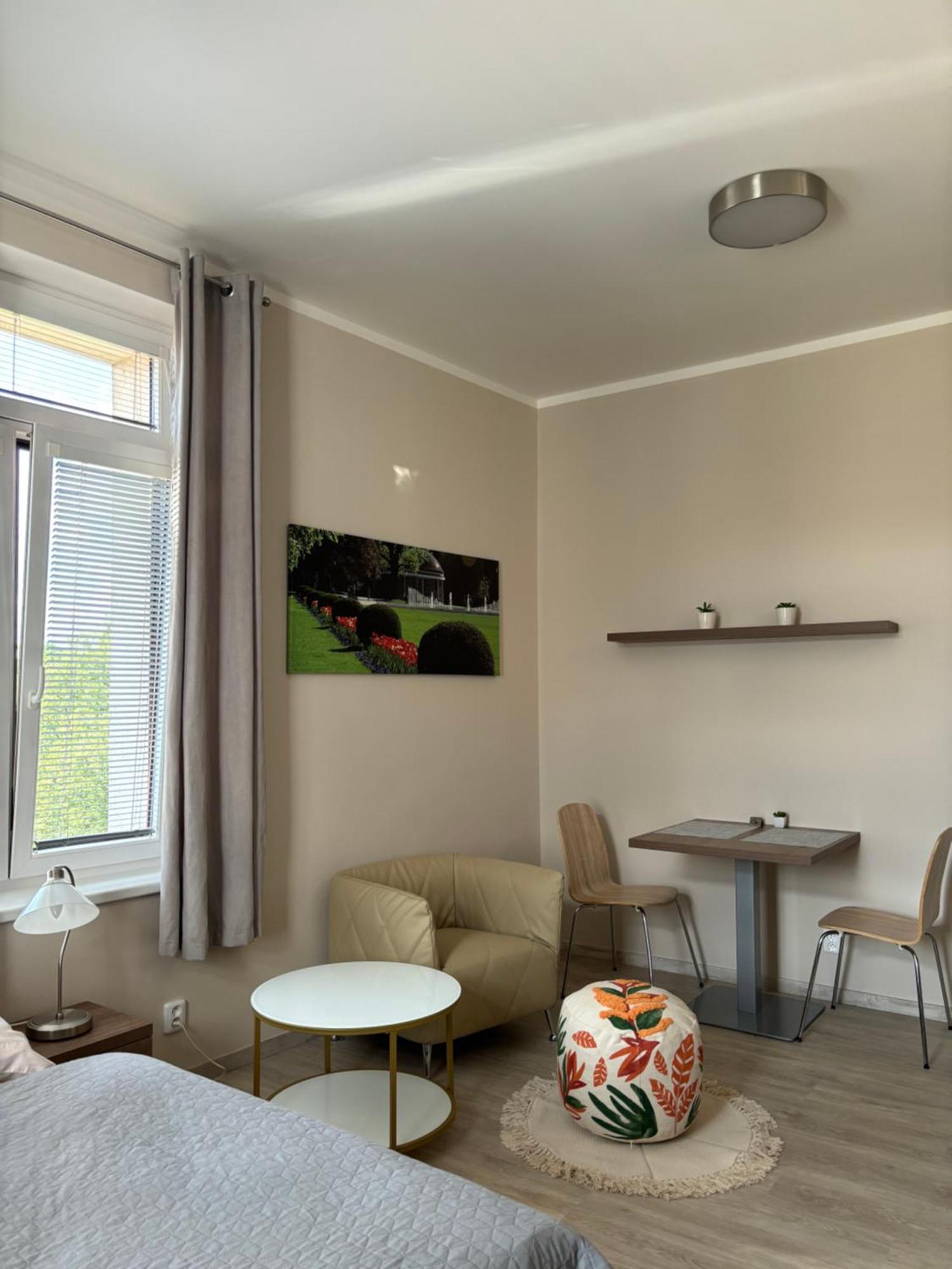 Penzion Apartmany Resident ปอดเยบราดิ ภายนอก รูปภาพ