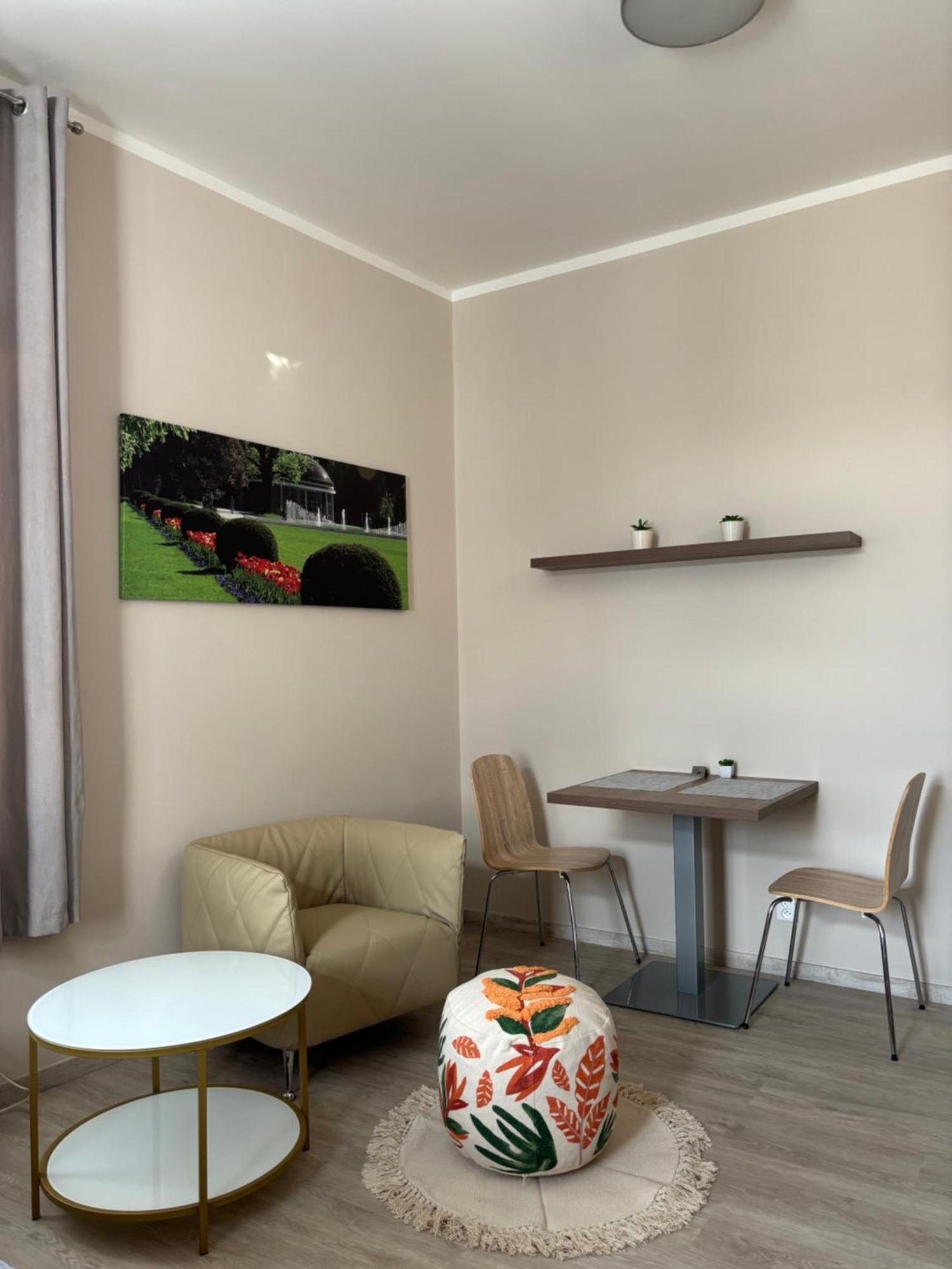 Penzion Apartmany Resident ปอดเยบราดิ ภายนอก รูปภาพ