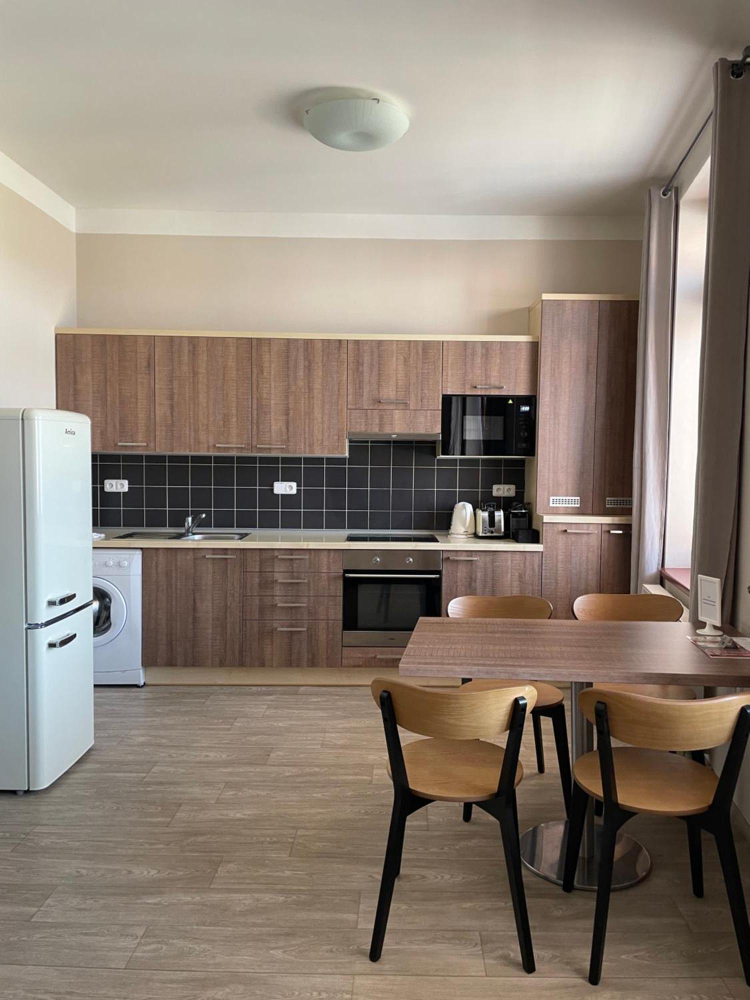Penzion Apartmany Resident ปอดเยบราดิ ภายนอก รูปภาพ