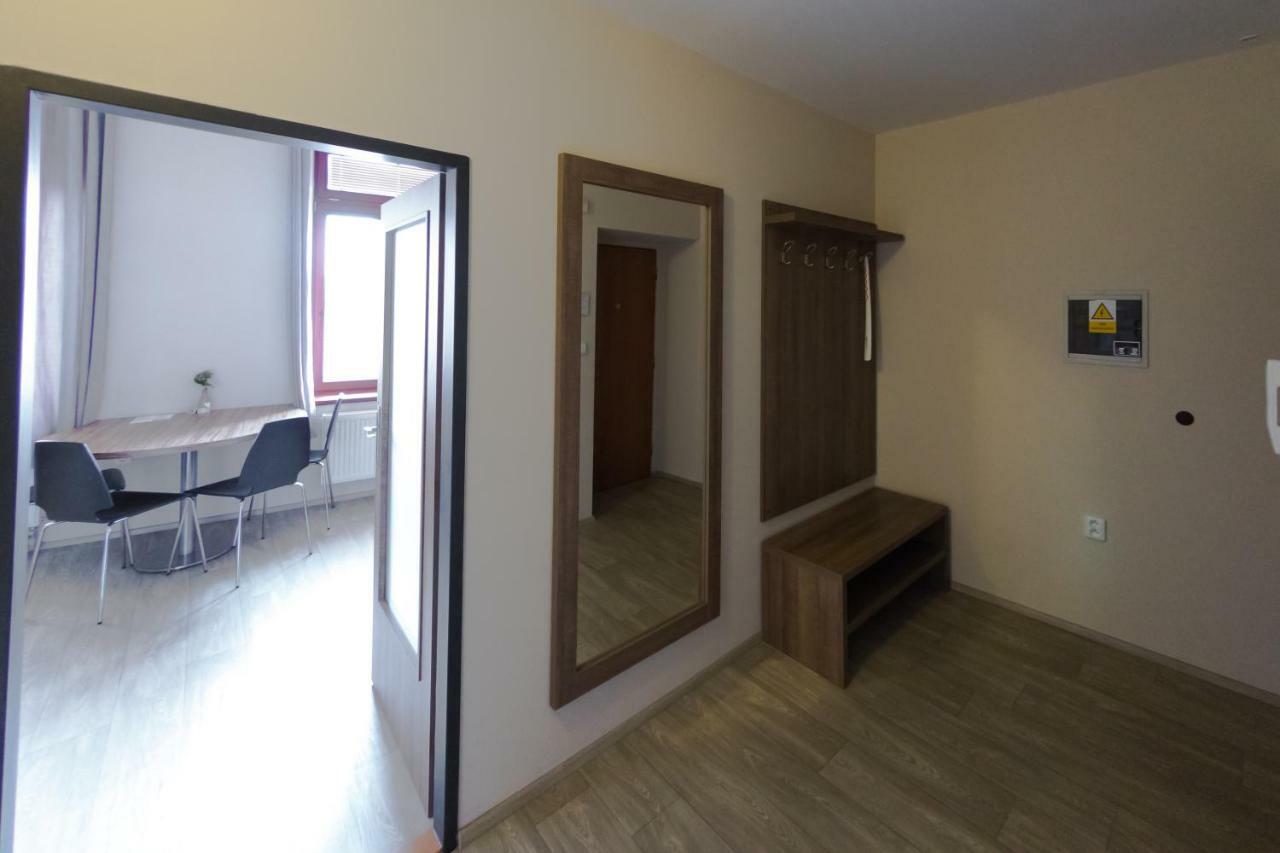 Penzion Apartmany Resident ปอดเยบราดิ ภายนอก รูปภาพ