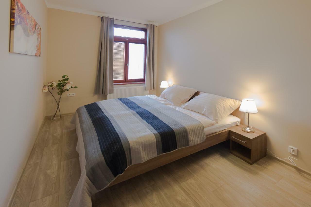 Penzion Apartmany Resident ปอดเยบราดิ ภายนอก รูปภาพ