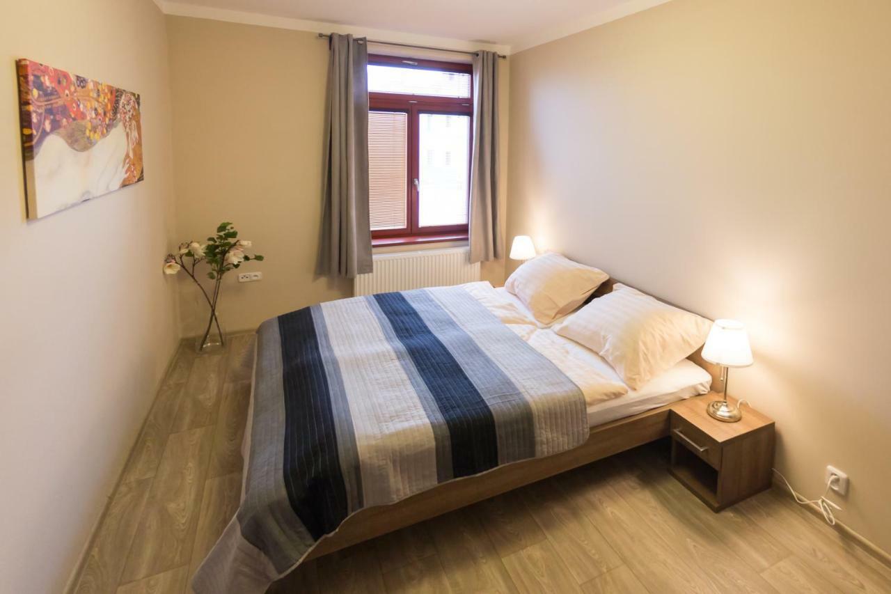 Penzion Apartmany Resident ปอดเยบราดิ ภายนอก รูปภาพ